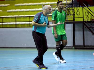 Salah Bouchekriou avec son capitaine Berkous
