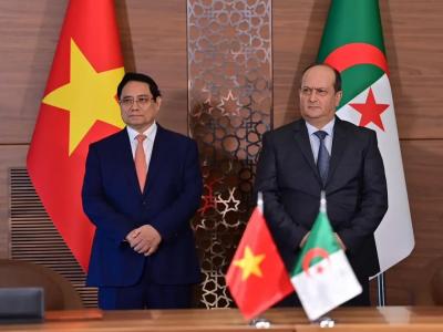 سيفي غريب ونظيره الفيتنامي 