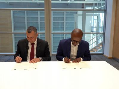 القمة العالمية للبنية التحتية الرقمية بجنوب إفريقيا: السيد زروقي يجري سلسلة من اللقاءات الثنائية مع نظرائه وممثلي منظمات دولية  