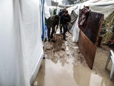 فلسطين المحتلة : ربع مليون نازح متضرر بسبب المنخفض الجوي الذي يضرب قطاع غزة