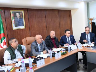 المجلس الشعبي الوطني: لجنة النقل تستمع إلى ممثلين عن وزارتي الداخلية والعدل  و الدرك الوطني حول مشروع قانون المرور