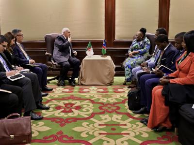 عطاف يتباحث مع نظيرته وزيرة العلاقات الدولية والتجارة لجمهورية ناميبيا