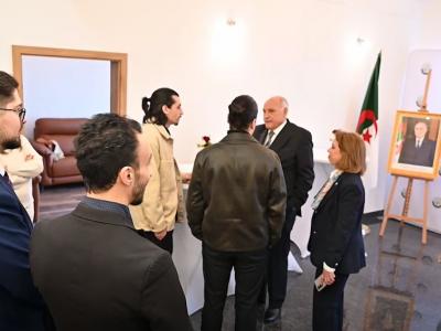  عطاف يلتقي بأعضاء من الجالية الوطنية المقيمة بسلوفاكيا