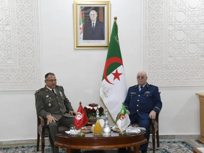 الأمين العام لوزارة الدفاع الوطني يستقبل رئيس أركان جيش البر التونسي