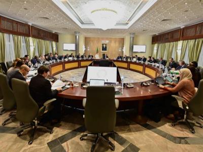 سيفي غريب يترأس اجتماعا للحكومة