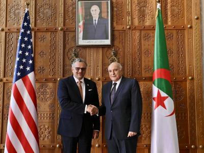 السيد عطاف يستقبل المستشار الرفيع للرئيس الأمريكي لإفريقيا والشؤون العربية  والشرق الأوسط