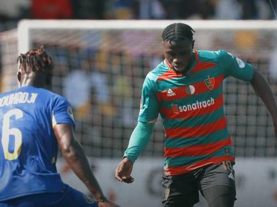 Défaite du MCA face à Saint-Eloi Lupopo (1-0)