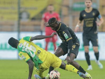 العميد والكناري