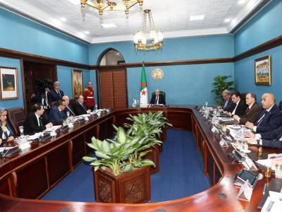 رئيس الجمهورية يترأس اجتماعاً حول المكننة الفلاحية ويقر إنشاء تعاونيات لكراء العتاد