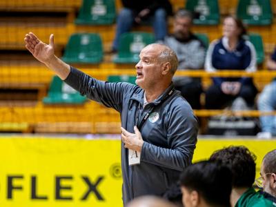 Salah Bouchekriou entraineur national de handball