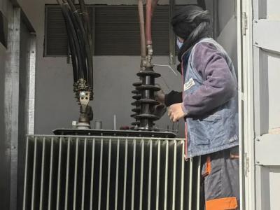 برج باجي مختار: فرق تقنية لتعزيز جاهزية الشبكة الكهربائية وضمان استمرارية الخدمة