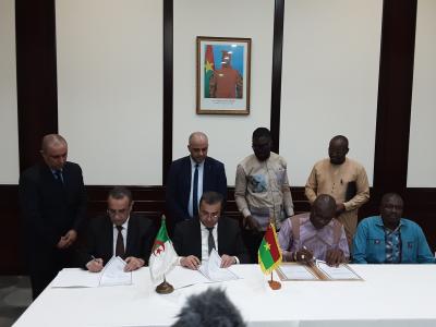 التوقيع على محضر مباحثات في مجالات المحروقات والطاقة والمناجم والتكوين بين الجزائر و بوركينا فاسو