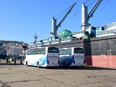 Réception de 338 bus au port d'Alger et de 97 autres au port de Djen Djen