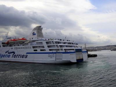  تأجيل خمس رحلات بسبب سوء الأحوال   الجوية