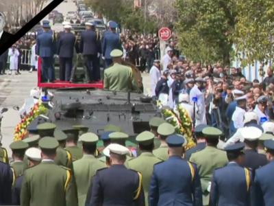 جثمان رئيس الجمهورية الأسبق اليامين زروال يوارى الثرى بالمقبرة المركزية بحي بوزوران