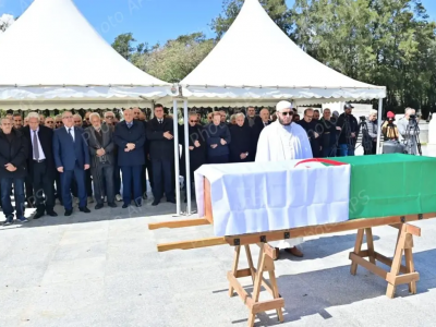 جثمان المجاهد والدبلوماسي الأسبق نور الدين جودي يوارى الثرى بمقبرة العالية 