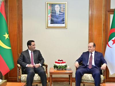 الوزير الأول يجري محادثات ثنائية مع نظيره الموريتاني
