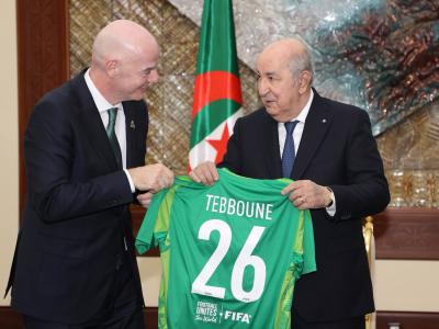 رئيس الفيفا يشيد بالمواهب الكروية الجزائرية ويثني على رئيس الجمهورية