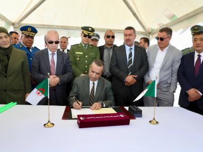 تبسة: السيد عجال يعطي إشارة انطلاق مشروع إنجاز محطة لتوليد الكهرباء  بالعوينات