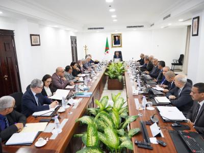 طاقة: السيد عجال يترأس اجتماعا لمتابعة تقدم مشاريع مجمع سونلغاز