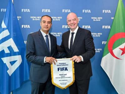 Le président de la FIFA entame une visite de travail en Algérie 