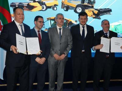 Le ministre de l'Agriculture préside la cérémonie de signature d’un accord de partenariat pour l’acquisition de matériel agricole local