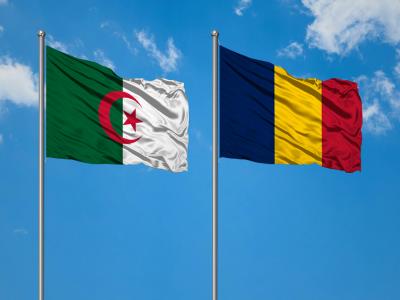 Drapeaux de l'Algérie et du Tchad