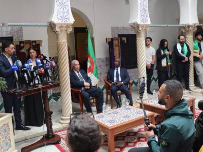 وزيرا الشباب والمجاهدين يشرفان على استقبال شباب الجالية الوطنية المشاركين  في "قافلة الذاكرة الوطنية"
