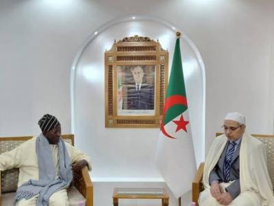 رئيس المجلس الإسلامي الأعلى يستقبل الخليفة العام للفيضة التيجانية بالسنغال
