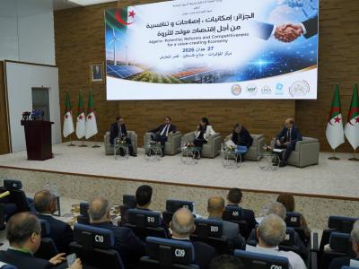 وزيرة التجارة الداخلية وضبط السوق الوطنية تشرف على افتتاح ندوة اقتصادية حول مقومات وإصلاحات الاقتصاد الجزائري على هامش معرض الجزائر الدولي