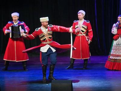 Le Chœur cosaque de Moscou anime un spectacle à Alger   