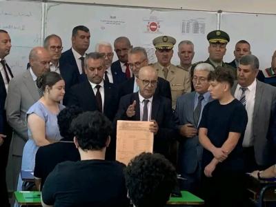 Le ministre de l'Education nationale, Mohamed Seghir Sadaoui donne le coup d'envoi officiel des épreuves du Baccalauréat