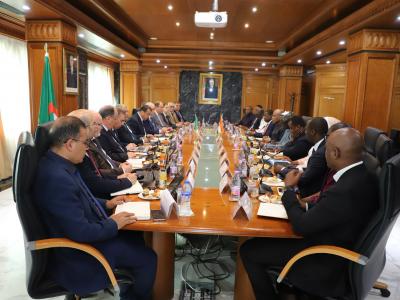 السيد عرقاب يتباحث مع وزير البترول النيجري سبل تعزيز التعاون