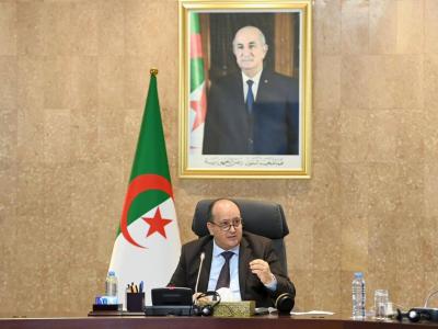 Sifi Ghrieb préside une réunion du conseil interministériel pour mettre en place le système national de contrôle des marchandises aux frontières  