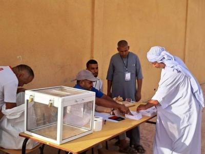 تشريعيات 2 جويلية : انطلاق عملية التصويت عبر المكاتب المتنقلة بتندوف وسط  تجند مختلف المتدخلين 