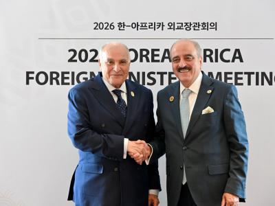 السيد عطاف يجري بسيول محادثات ثنائية مع نظيره التونسي