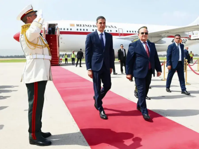 رئيس الحكومة الإسباني يشرع في زيارة عمل إلى الجزائر 