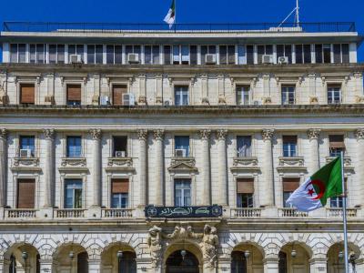 La Banque d'Algérie ordonne aux banques de faciliter l'accès des ménages aux services bancaires