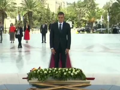 رئيس حكومة إسبانيا يضع إكليلا من الزهور أمام النصب التذكاري المخلد لشهداء  الثورة التحريرية المجيدة