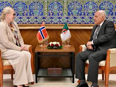 استقبل وزير الدولة، وزير الشؤون الخارجية والجالية الوطنية بالخارج والشؤون الإفريقية، السيّد أحمد عطاف، مساء اليوم بمقر الوزارة، السيدة تيريز لوكن غيزيل، سفيرة مملكة النرويج بالجزائر ، التي أدّت له زيارة وداع بمناسبة انتهاء مهامها ببلادنا.