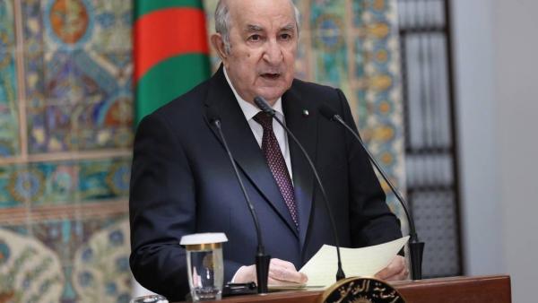 Le président de la République réaffirme l'engagement de l'Algérie à poursuivre son rôle dans le renforcement des efforts de l'UA pour la paix