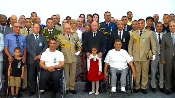 عائلات المكرّمين تحيي رئيس الجمهورية