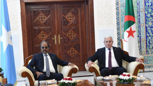 الرئيس الصومالي يحل بالجزائر في زيارة رسمية 