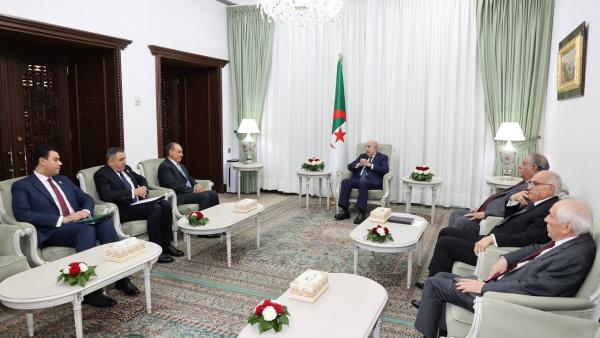 رئيس الجمهورية يستقبل وزير الخارجية المصري 