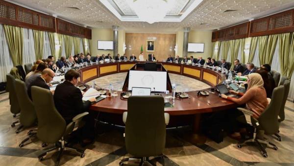 سيفي غريب يترأس اجتماعا للحكومة