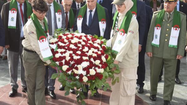 تاشريفت يشرف على مراسم إحياء الذكرى الـ64 لعيد النصر بساحة المقاومة  بالعاصمة