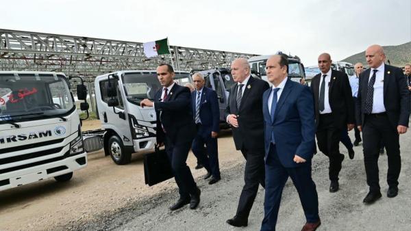 الوزير الأول يشرف بباتنة على تدشين وحدة تركيب غرف التبريد الخاصة بالشاحنات