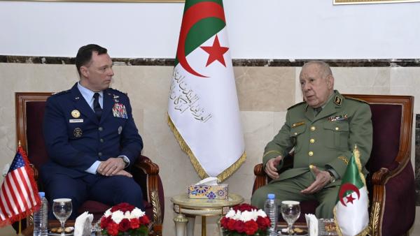 الفريق أول السعيد شنقريحة يستقبل قائد “أفريكوم"