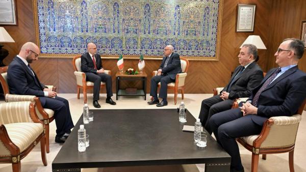 عطاف يستقبل سفير الجمهورية الإيطالية لدى الجزائر 