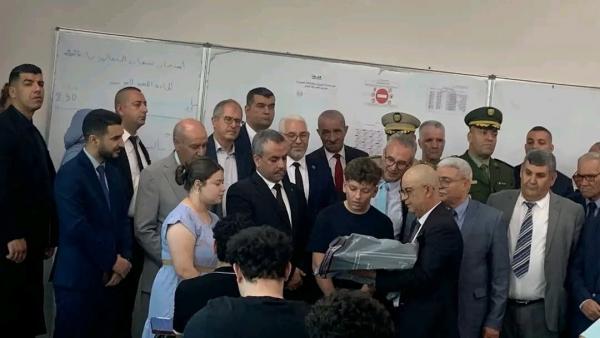 سعداوي يعطي إشارة انطلاق امتحان شهادة البكالوريا من ولاية  تيزي وزو 